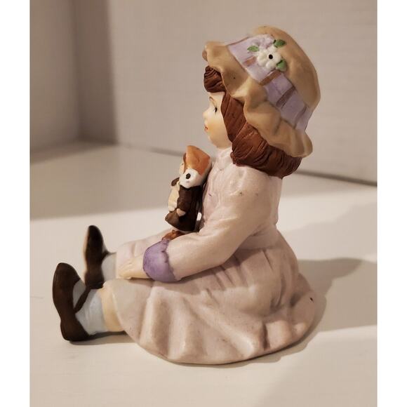 Giordano Art Victoria figurine H3804 Heirloom Tradition 3 Inches Tall - Picture 5 of 7